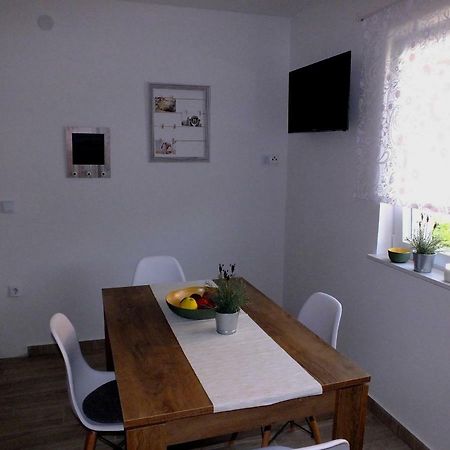 Apartmani Berno สตารีกราด-ปาเคลนีซา ภายนอก รูปภาพ