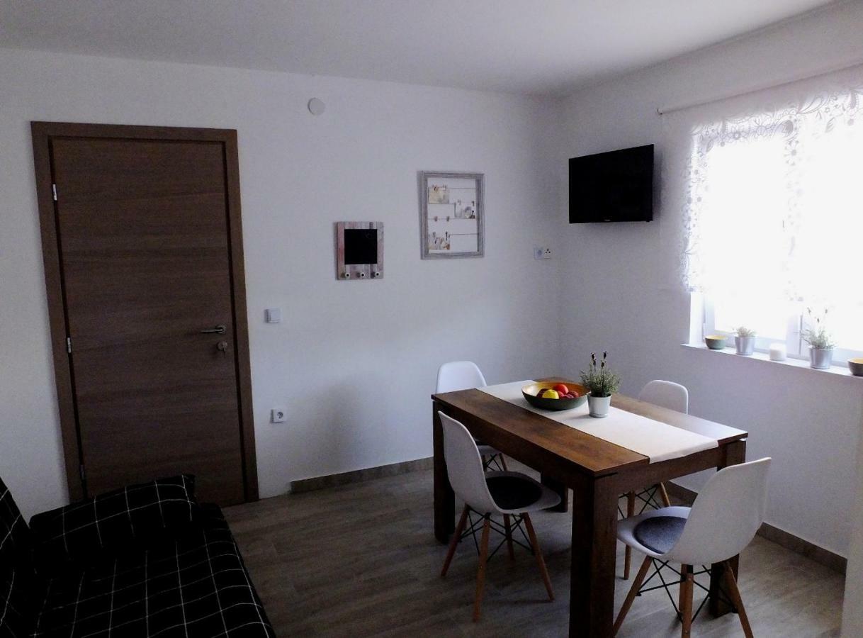 Apartmani Berno สตารีกราด-ปาเคลนีซา ภายนอก รูปภาพ