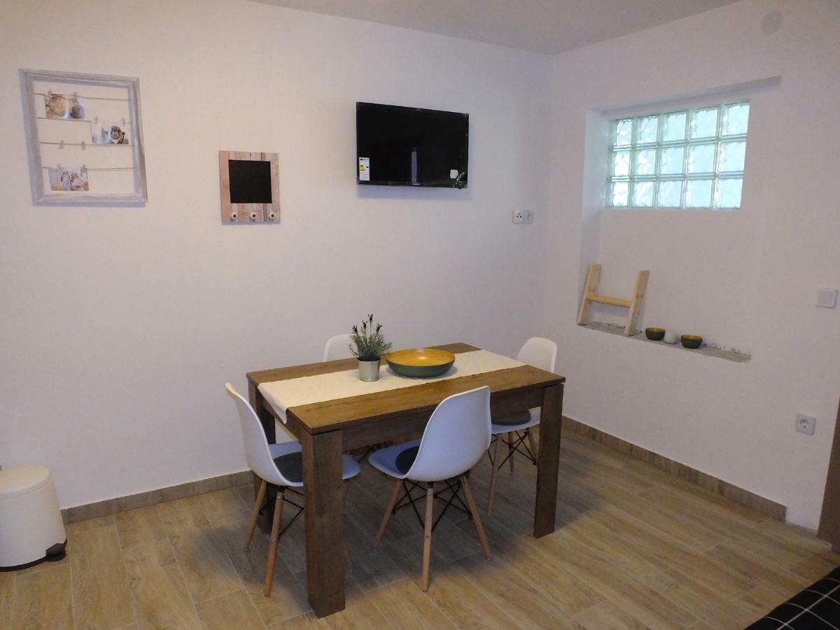 Apartmani Berno สตารีกราด-ปาเคลนีซา ภายนอก รูปภาพ