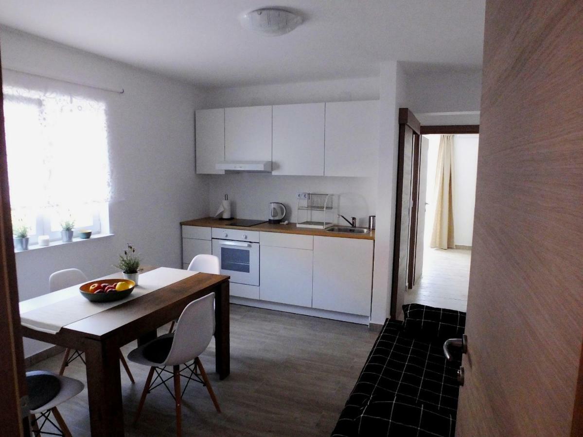 Apartmani Berno สตารีกราด-ปาเคลนีซา ภายนอก รูปภาพ